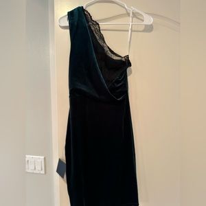 Beautiful, velvet green Lulu’s cocktail dress. Brand new.